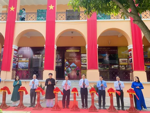 Khai mạc triển lãm chuyên đề "Về nơi lưu dấu chân Người"