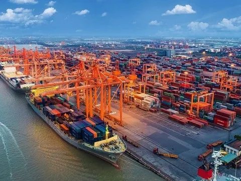 Phục hồi vững chắc dù sức ép rất lớn