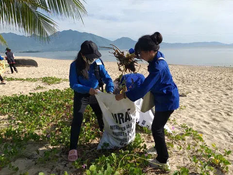 Thanh niên Đà Nẵng ra quân xử lý các điểm ô nhiễm môi trường