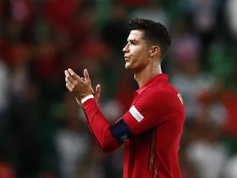 Cristiano Ronaldo chấp nhận giảm lương để rời Man United trong mùa hè 2022