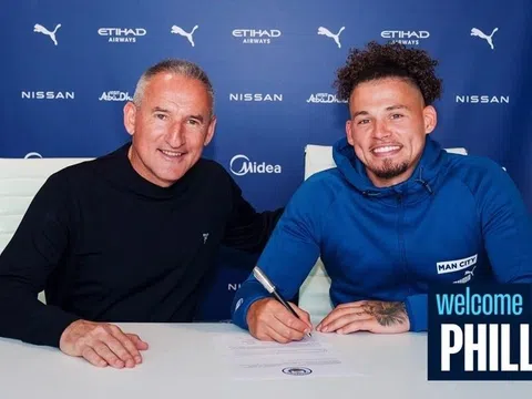 Tiền vệ Kalvin Phillips tiết lộ lý do từ chối Man United để gia nhập Man City