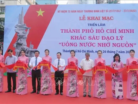 Triển lãm 72 hình ảnh khắc sâu đạo lý 'Uống nước nhớ nguồn'