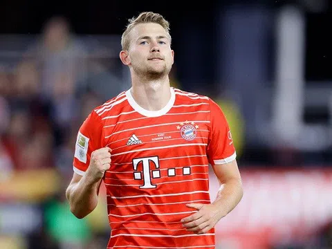 De Ligt than vãn về cường độ tập luyện tại Bayern Munich