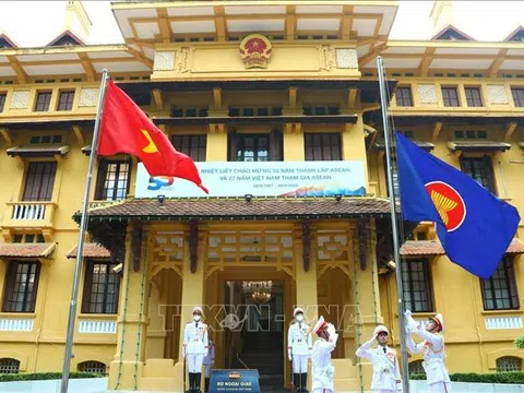 Trang trọng Lễ thượng cờ kỷ niệm 55 năm thành lập ASEAN