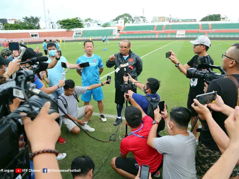 Đội tuyển Việt Nam: Ông Park trách phóng viên nói nhiều quá để làm gì 