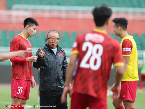 Đội tuyển Việt Nam: Quang Hải khiến ông Park thêm lo