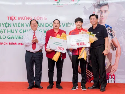 Thầy trò Nguyễn Trần Duy Nhất nhận thưởng sau tấm huy chương vàng World Games