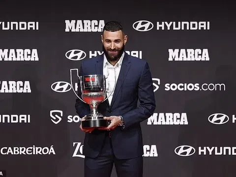 Tiền đạo Benzema nhận 2 giải thưởng lớn trước ngày tái xuất đấu trường La Liga