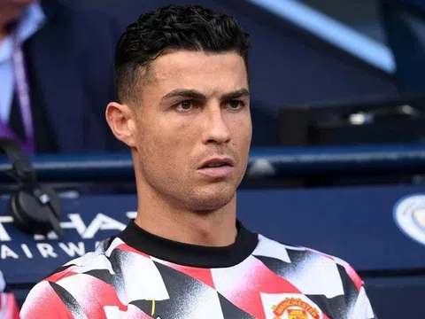 Vì sao C.Ronaldo không được ra sân trong trận derby thành Manchester?