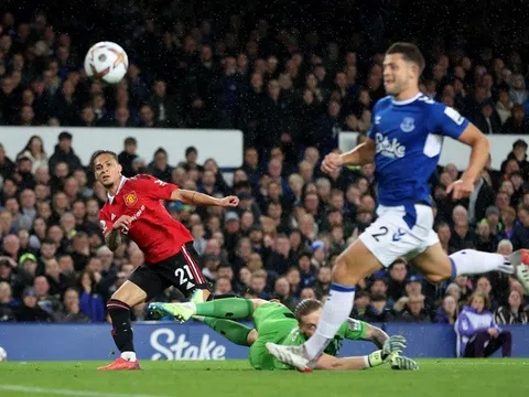 “Bom tấn” 100 triệu euro của Man United thiết lập kỷ lục ấn tượng