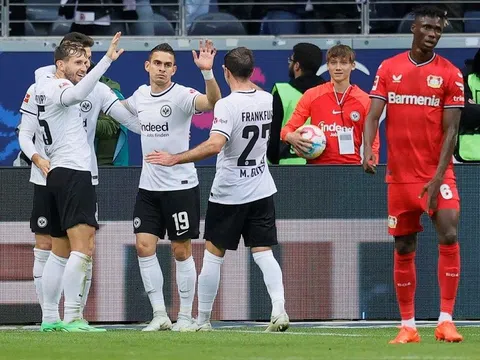 Vòng 10 Bundesliga: Bayer Leverkusen thua đậm Frankfurt