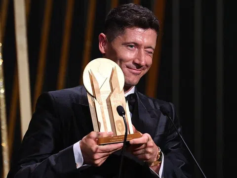 Lewandowski nhận giải thưởng an ủi tại Gala "Quả bóng Vàng" 2022