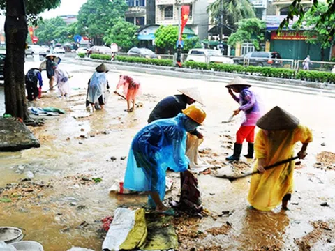 Hà Nội triển khai vệ sinh môi trường, phòng chống dịch mùa bão lũ cuối năm