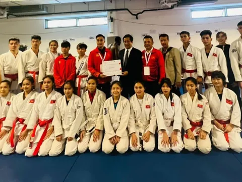Đại sứ Việt Nam tại UAE tới thăm và động viên đội tuyển Ju-jitsu Việt Nam