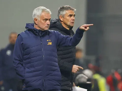 Huấn luyện viên Jose Mourinho nổi giận với học trò