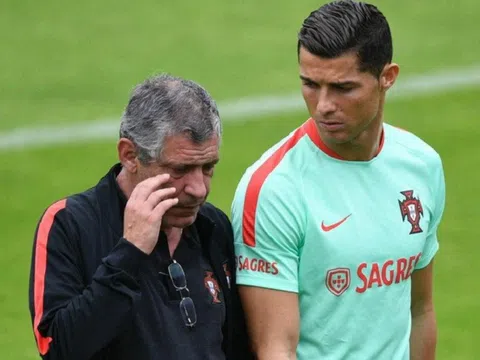 Huấn luyện viên Fernando Santos bảo vệ Cristiano Ronaldo