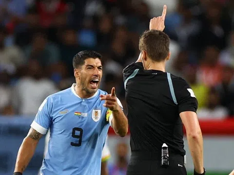 Luis Suarez tố trọng tài chống lại Uruguay