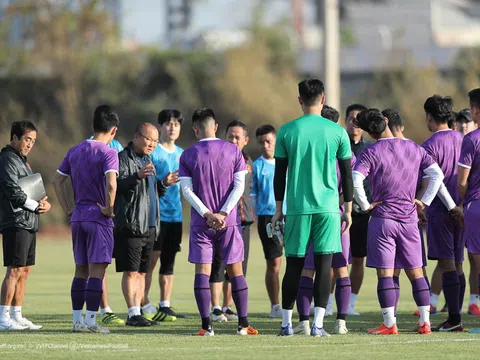 Đội tuyển Việt Nam: Huấn luyện viên Park Hang-seo giữ lại trung vệ Bùi Tiến Dũng