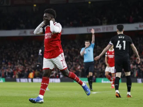 Bukayo Saka chạm cột mốc ấn tượng trong chiến thắng của Arsenal