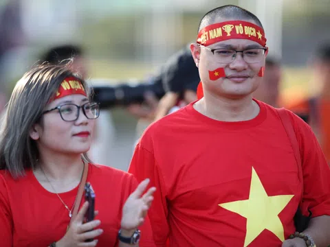 Không khí trước trận Thái Lan - Việt Nam: Cái nóng ở Pathum Thani khó cản được nhiệt của cổ động viên
