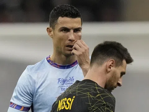 Cristiano Ronaldo từng tò mò về mức lương của Lionel Messi