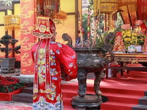 Hoàng thành Thăng Long tổ chức lễ dâng hương khai Xuân