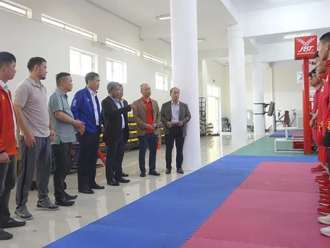 Thứ trưởng Hoàng Đạo Cương kiểm tra công tác huấn luyện chuẩn bị SEA Games 32 tại Trung tâm Huấn luyện Thể thao Quốc gia Đà Nẵng