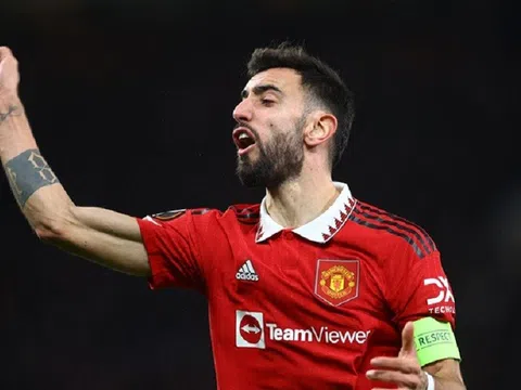 Bruno Fernandes vừa là tội đồ, vừa là người hùng của Man United