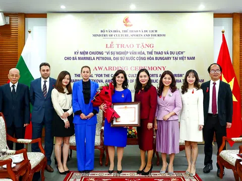 Đại sứ Bungary tại Việt Nam nhận Kỷ niệm chương “Vì sự nghiệp Văn hóa, Thể thao và Du lịch”