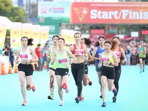 Giải vô địch quốc gia Marathon có 2 cung đường cho vận động viên chuyên nghiệp và phong trào cự ly 42km