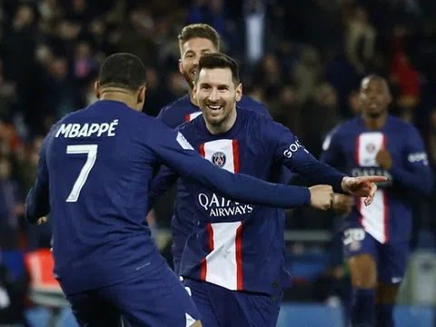 Lionel Messi chúc mừng kỷ lục của Mbappe