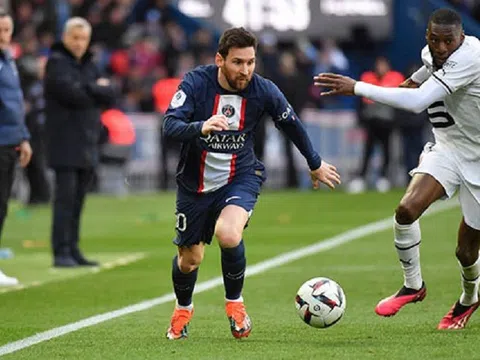 Lionel Messi bị cổ động viên la ó trong trận thua trên sân nhà