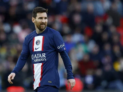 Tiền vệ Barcelona bảo vệ Messi trước sự chế nhạo của cổ động viên