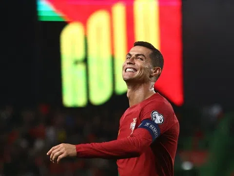 Cristiano Ronaldo lập kỷ lục vô tiền khoáng hậu