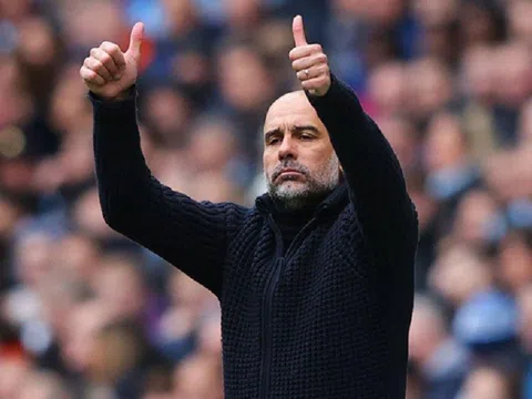 Huấn luyện viên Pep Guardiola đi vào lịch sử Premier League