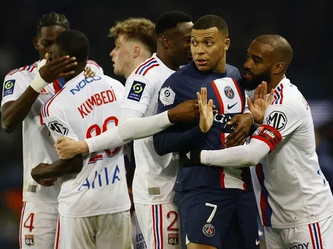 Paris Saint-Germain tiếp tục thua sốc Lyon trên sân nhà