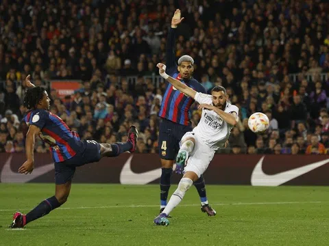 Tiền đạo Karim Benzema đi vào lịch sử trận El Clasico
