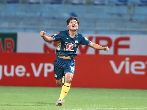 V.League 2023: Quốc Việt ghi bàn, Troussier chờ "sao mai" lên tiếng