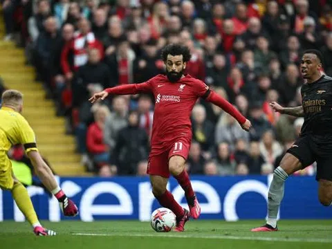 Liverpool - Arsenal > 2-2: "Cầm vàng lại để vàng rơi"