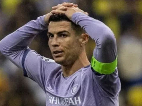 Al Nassr hụt hơi trong cuộc đua vô địch, C.Ronaldo phớt lờ huấn luyện viên