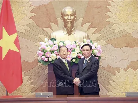Chủ tịch Quốc hội tiếp Chủ tịch Liên minh Nghị sĩ hữu nghị Nhật Bản - Việt Nam