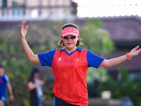 “Nữ hoàng đi bộ” Thanh Phúc giành huy chương vàng đầu tiên cho Điền kinh Việt Nam tại SEA Games 32