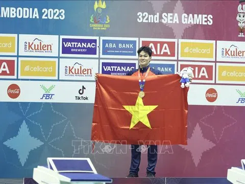 Hưng Nguyên vượt khó giành huy chương vàng đầu tiên cho Bơi Việt Nam tại SEA Games 32