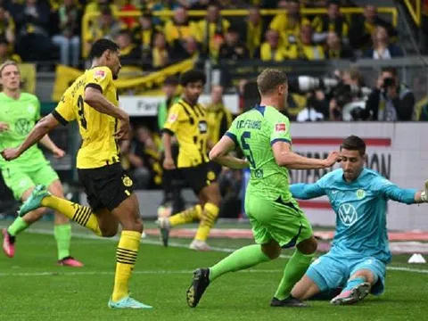 Dortmund tiếp tục bám đuổi Bayern Munich