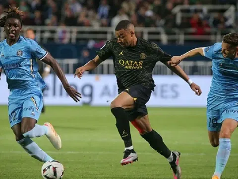 Kylian Mbappe ghi bàn giúp Paris Saint-Germain thắng dễ trên sân của Troyes