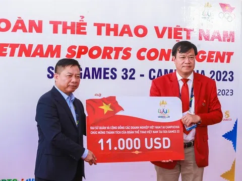 Đại sứ Nguyễn Huy Tăng thăm đoàn Thể thao Việt Nam tại SEA Games 32