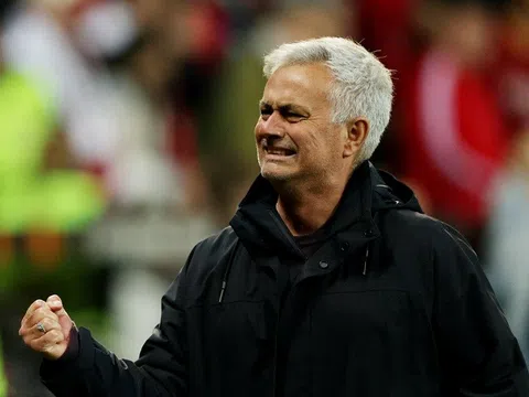 Huấn luyện viên Jose Mourinho đi vào lịch sử AS Roma