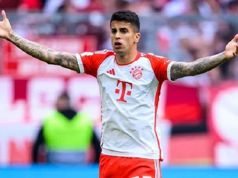 Huấn luyện viên Pep Guardiola gạch tên Cancelo