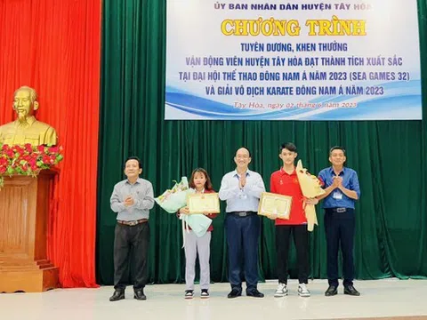 Huyện Tây Hòa khen thưởng vận động viên Lê Thị Tuyết đạt xuất sắc tại SEA Games 32