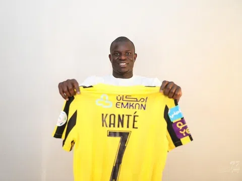 N'Golo Kante trở thành đồng đội của Karim Benzema